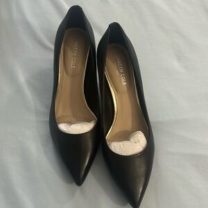 Kenneth Cole black pump size 7.5 NEW IN ORIGINAL BOX NEVER WORN 2” heel